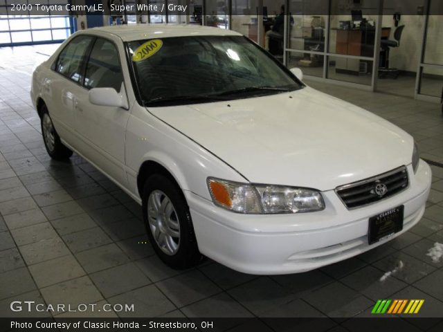 2000 Toyota Camry LE in Super White