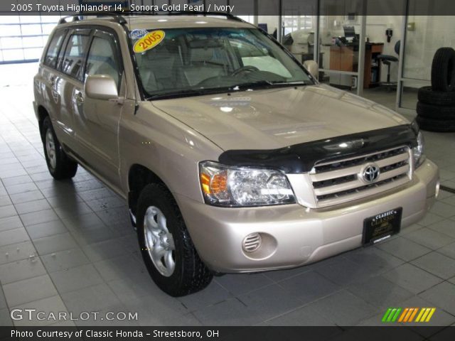 2005 Toyota Highlander I4 in Sonora Gold Pearl