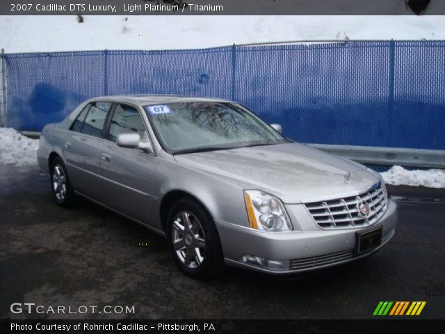 2007 Cadillac DTS Luxury in Light Platinum
