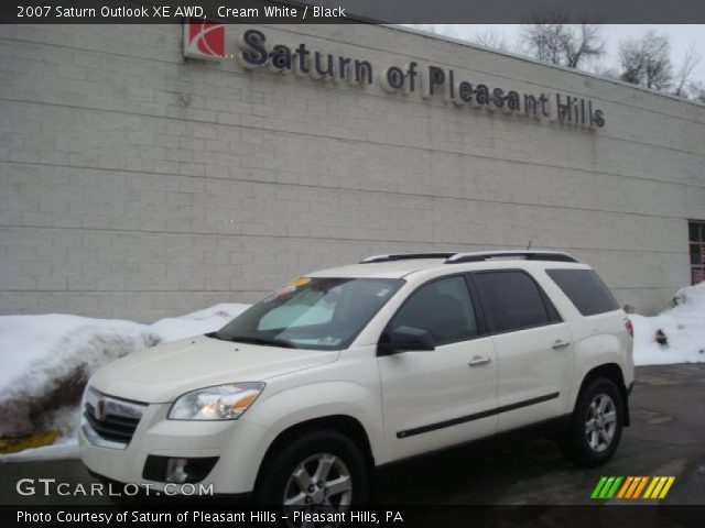 2007 Saturn Outlook XE AWD in Cream White
