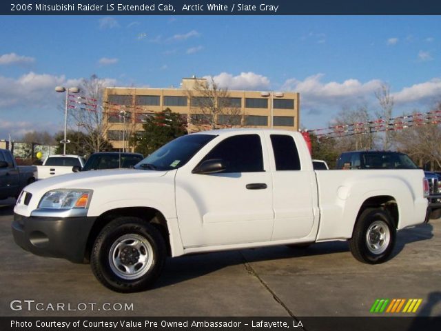 2006 Mitsubishi Raider LS Extended Cab in Arctic White