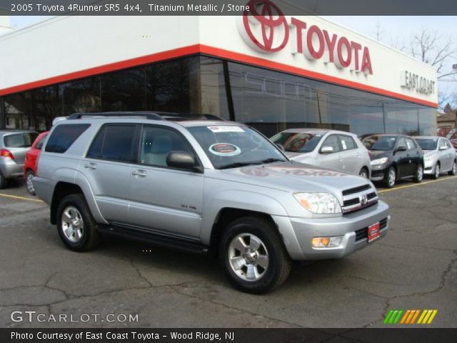 2005 Toyota 4Runner SR5 4x4 in Titanium Metallic
