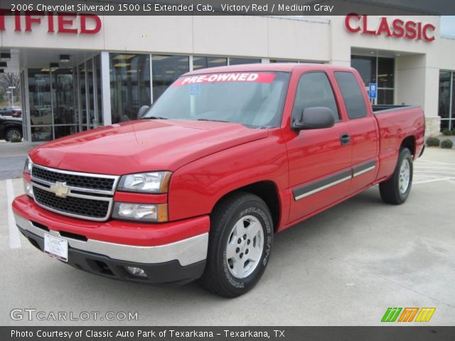 2006 Chevrolet Silverado 1500 LS Extended Cab in Victory Red