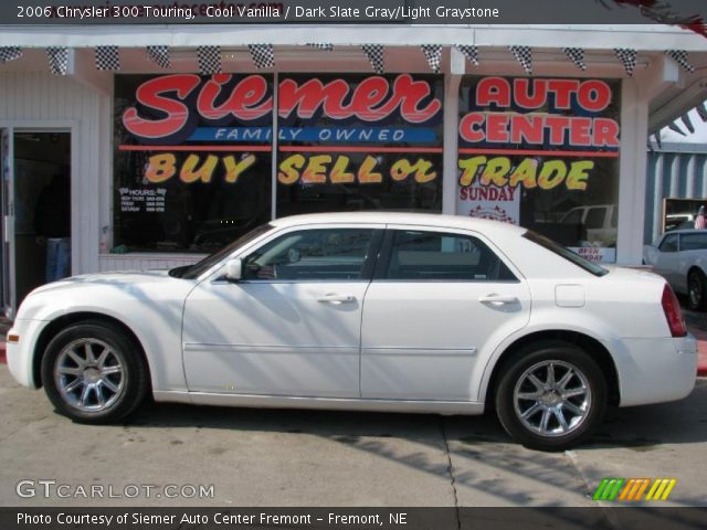 2006 Chrysler 300 Touring in Cool Vanilla