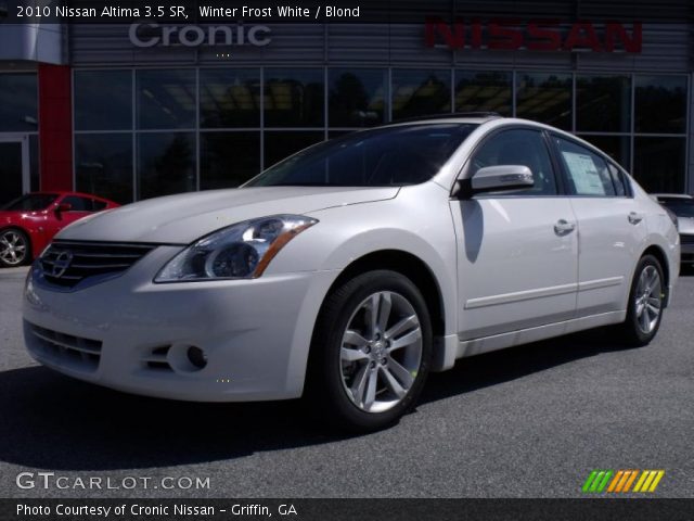 2010 Nissan Altima 3.5 SR in Winter Frost White