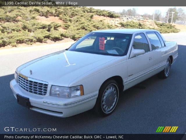 1998 Cadillac DeVille Sedan in White