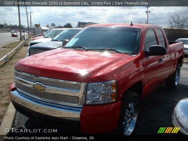 2007 Chevrolet Silverado 1500 LS Extended Cab in Victory Red