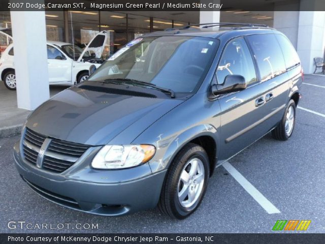 2007 Dodge Caravan SXT in Magnesium Green Pearl