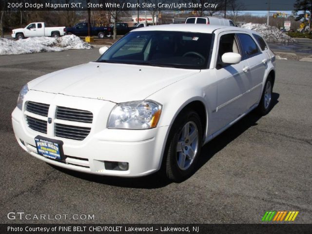 2006 Dodge Magnum SXT in Stone White