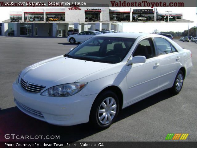 2005 Toyota Camry LE in Super White