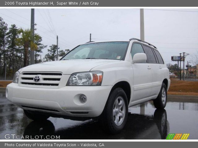 2006 Toyota Highlander I4 in Super White