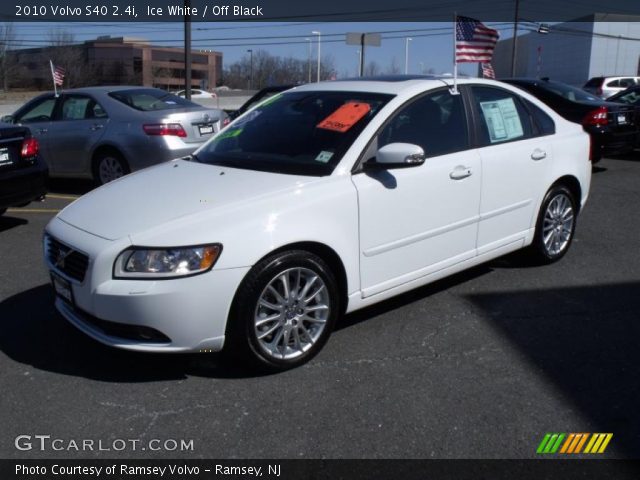 2010 Volvo S40 2.4i in Ice White