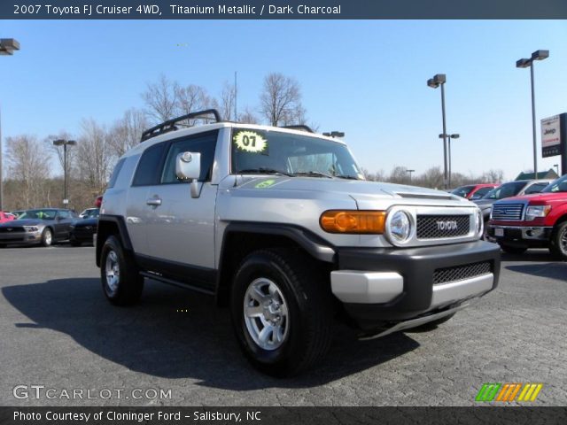 2007 Toyota FJ Cruiser 4WD in Titanium Metallic