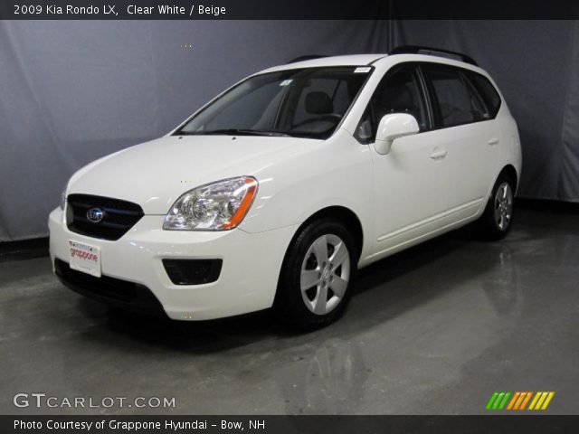 2009 Kia Rondo LX in Clear White