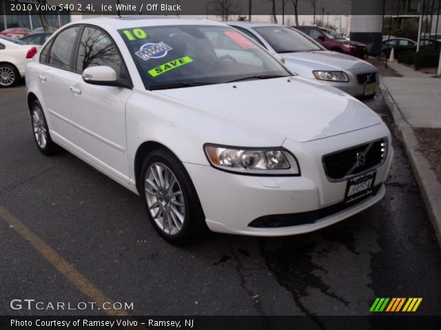 2010 Volvo S40 2.4i in Ice White