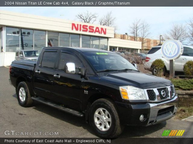 2004 Nissan Titan LE Crew Cab 4x4 in Galaxy Black