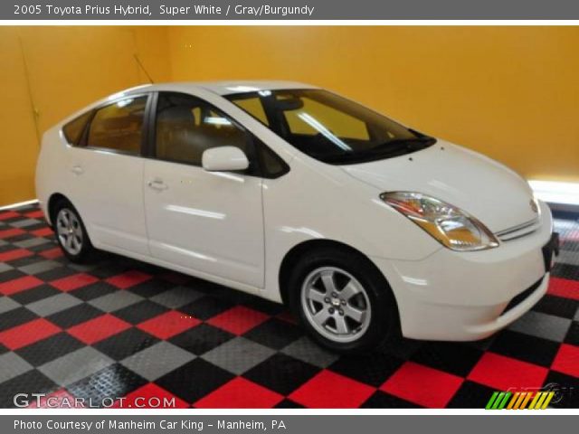 2005 Toyota Prius Hybrid in Super White