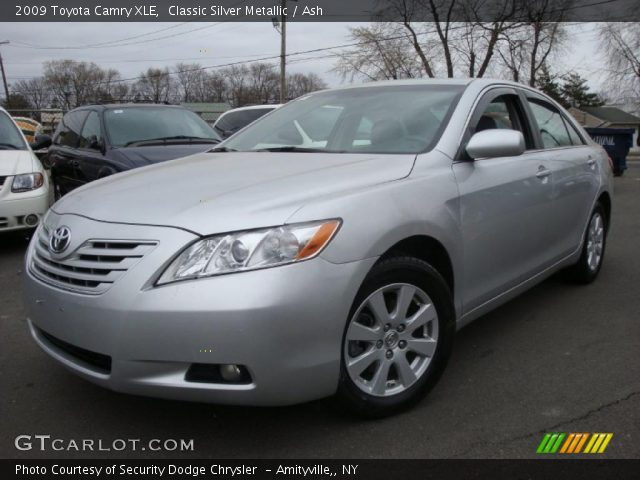 2009 Toyota Camry XLE in Classic Silver Metallic