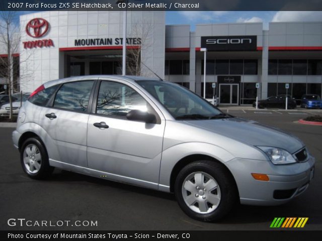 2007 Ford Focus ZX5 SE Hatchback in CD Silver Metallic