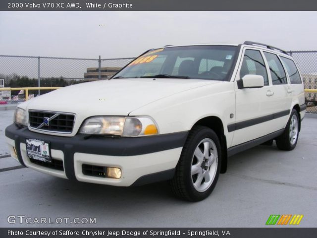 2000 Volvo V70 XC AWD in White