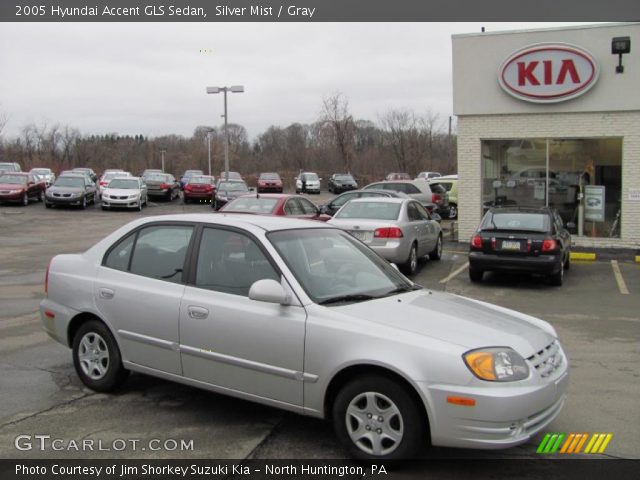 2005 Hyundai Accent GLS Sedan in Silver Mist