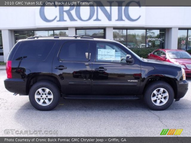 2010 GMC Yukon SLE in Onyx Black