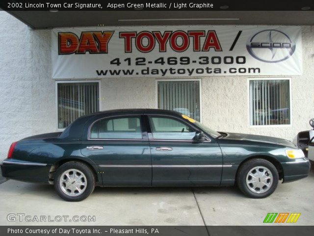 2002 Lincoln Town Car Signature in Aspen Green Metallic