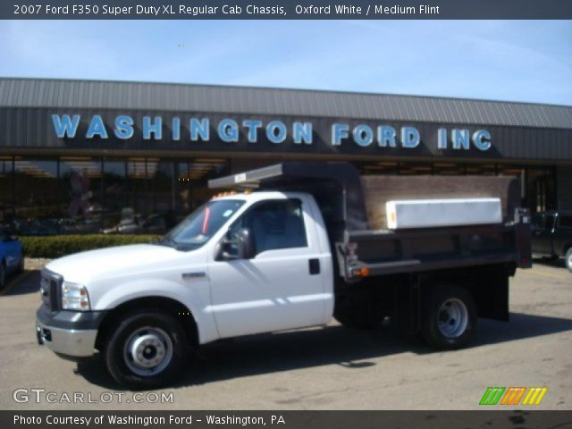 2007 Ford F350 Super Duty XL Regular Cab Chassis in Oxford White