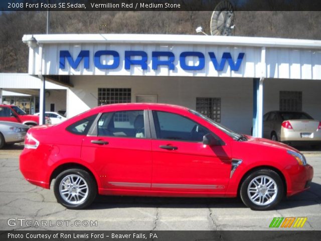 2008 Ford Focus SE Sedan in Vermillion Red