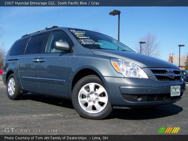 2007 Hyundai Entourage GLS in South Pacific Blue