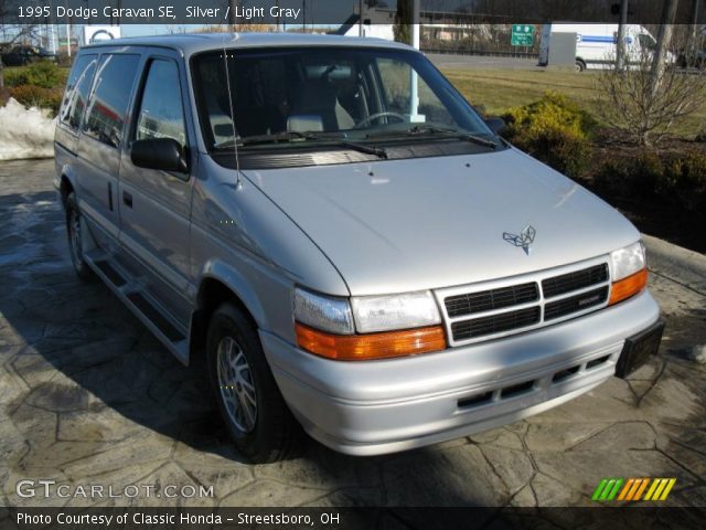 1995 Dodge Caravan SE in Silver