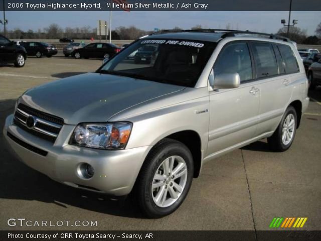 2006 Toyota Highlander Hybrid in Millenium Silver Metallic