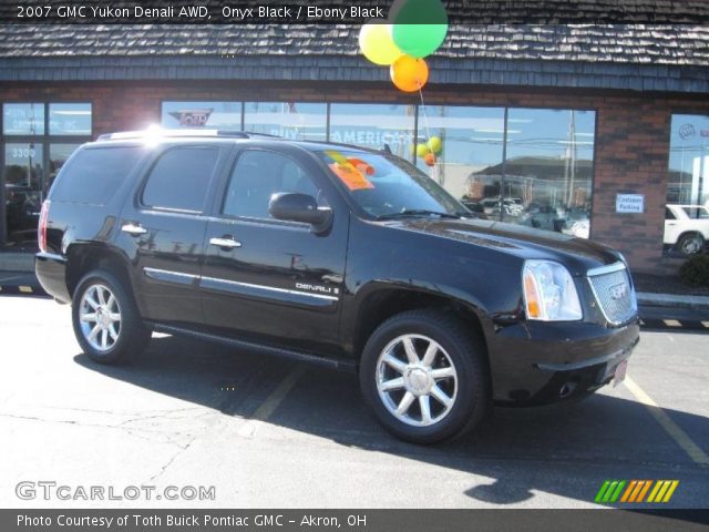 2007 GMC Yukon Denali AWD in Onyx Black