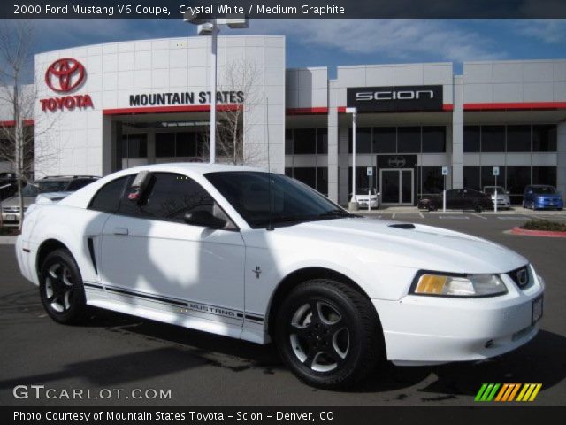 2000 Ford Mustang V6 Coupe in Crystal White