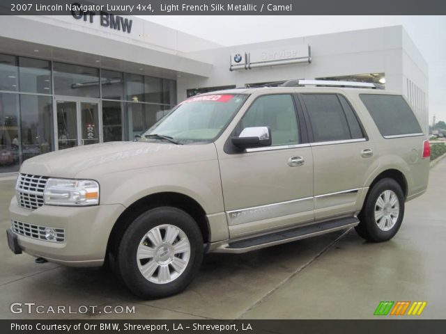 2007 Lincoln Navigator Luxury 4x4 in Light French Silk Metallic