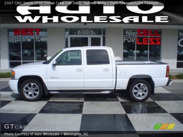 2007 GMC Sierra 1500 Denali Crew Cab AWD in Summit White