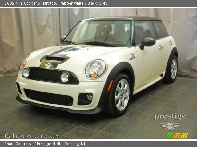 2009 Mini Cooper S Hardtop in Pepper White