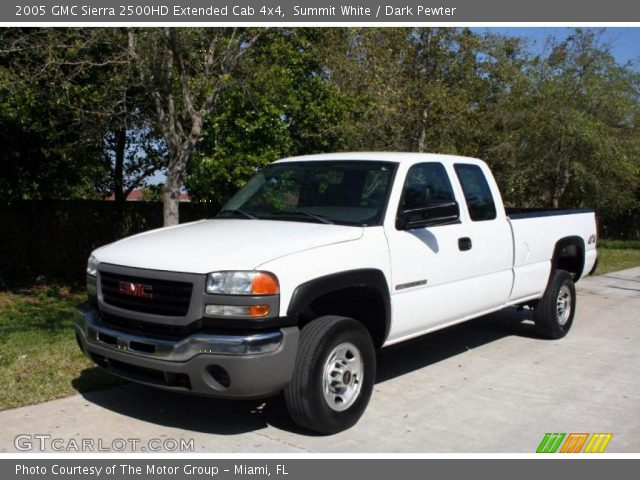 2005 GMC Sierra 2500HD Extended Cab 4x4 in Summit White
