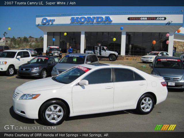 2007 Toyota Camry LE in Super White