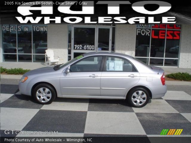 2005 Kia Spectra EX Sedan in Clear Silver
