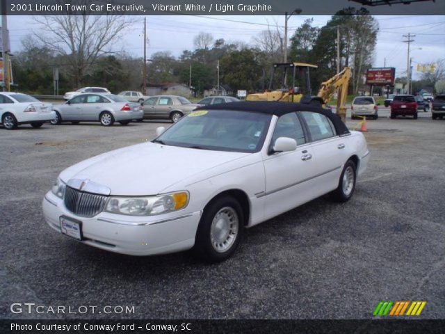 2001 Lincoln Town Car Executive in Vibrant White