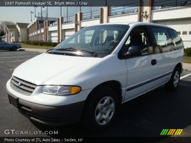1997 Plymouth Voyager SE in Bright White