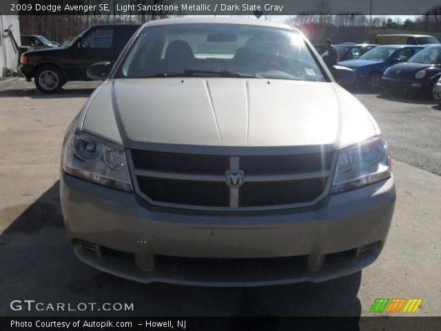 2009 Dodge Avenger SE in Light Sandstone Metallic
