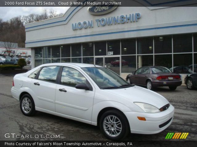 Cloud 9 White 2000 Ford Focus ZTS Sedan with Medium Parchment interior 2000