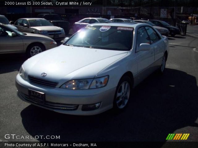 2000 Lexus ES 300 Sedan in Crystal White