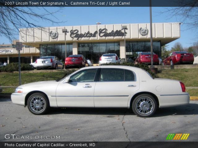 2007 Lincoln Town Car Signature L in Cashmere Tri-Coat