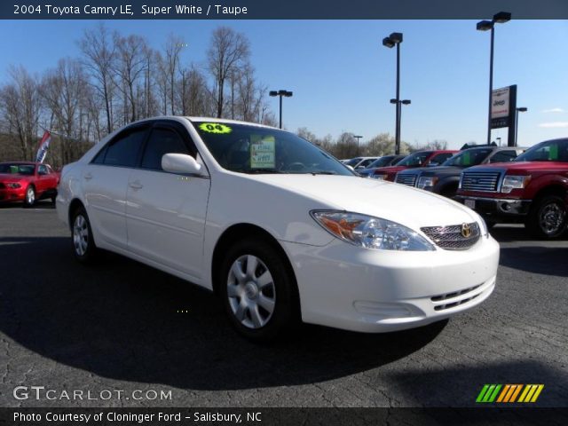 2004 Toyota Camry LE in Super White