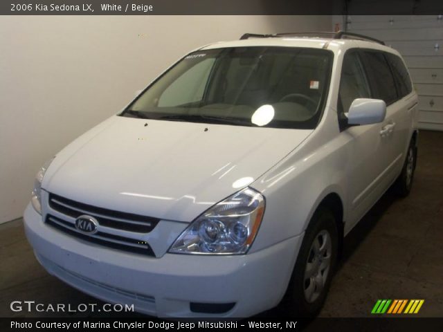 2006 Kia Sedona LX in White