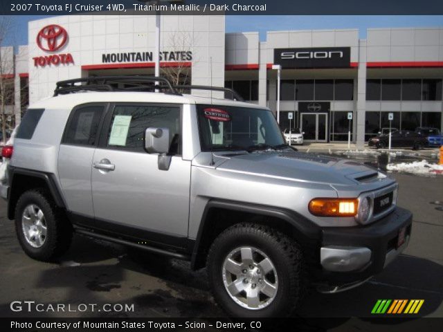 2007 Toyota FJ Cruiser 4WD in Titanium Metallic