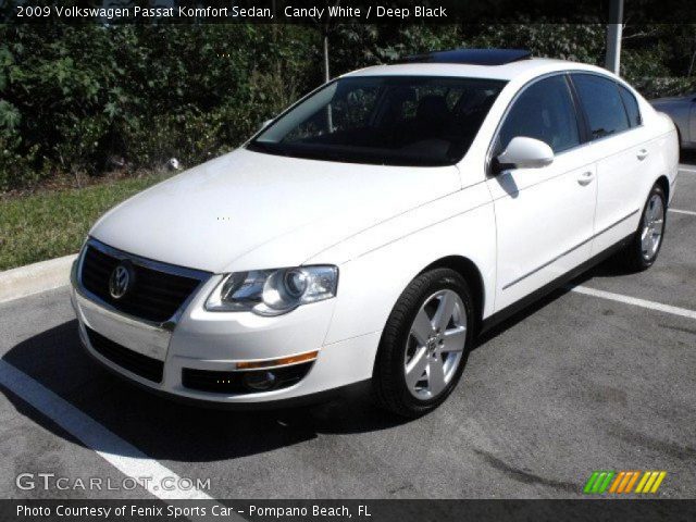 2009 Volkswagen Passat Komfort Sedan in Candy White